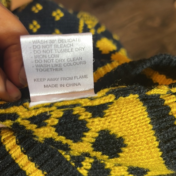 Wu Tang Clan Killer Bees Black and Yellow Ugly Christmas Sweater size Youth L - Picture 9 of 10